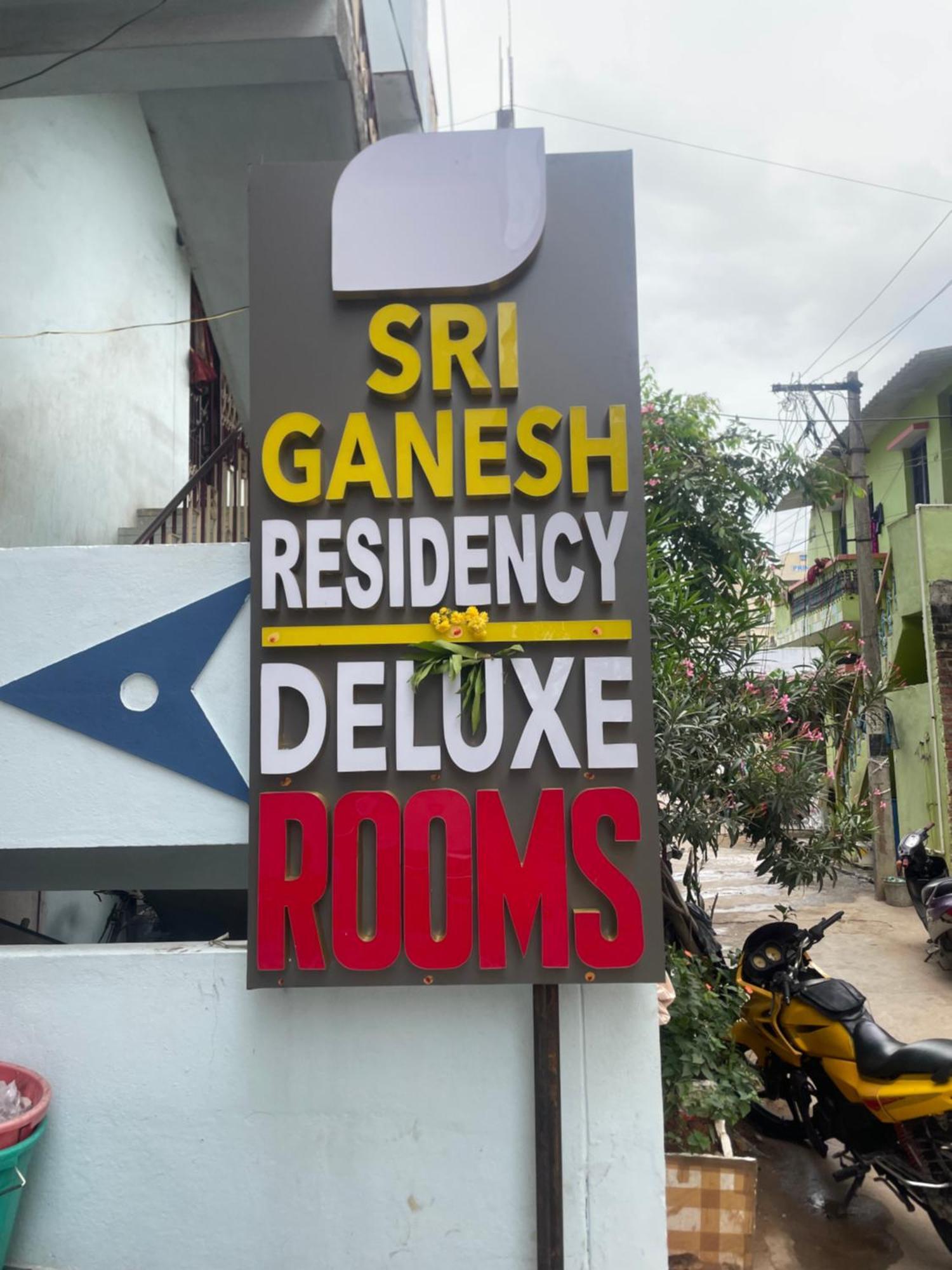 Sri Ganesh Residency Hotel ตีรูปาติ ภายนอก รูปภาพ
