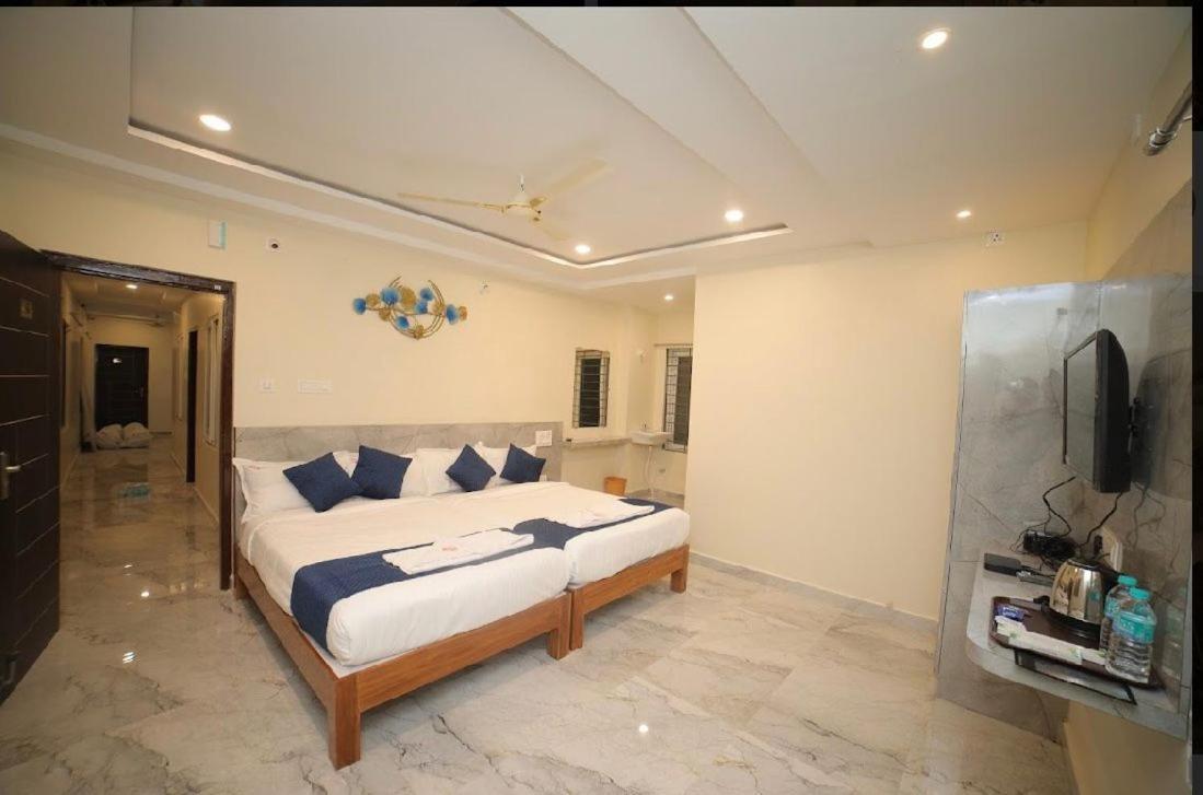 Sri Ganesh Residency Hotel ตีรูปาติ ภายนอก รูปภาพ